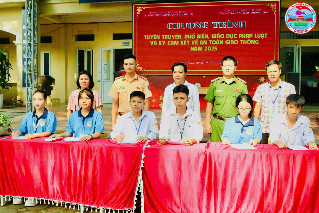 Hà Nội đồng loạt tăng cường tuyên truyền, kiểm tra an toàn giao thông trong trường học