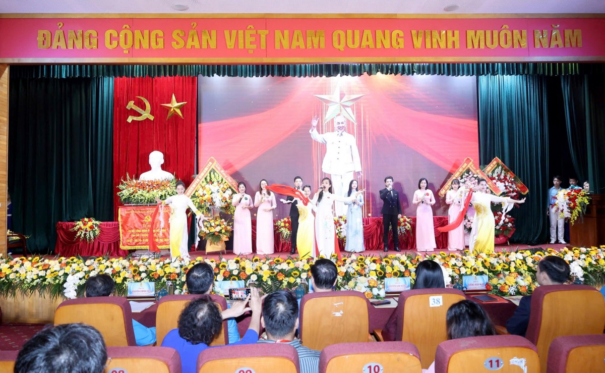 TRỰC TUYẾN: Đại hội Công đoàn phường Việt Hưng lần thứ I, nhiệm kỳ 2025   2030