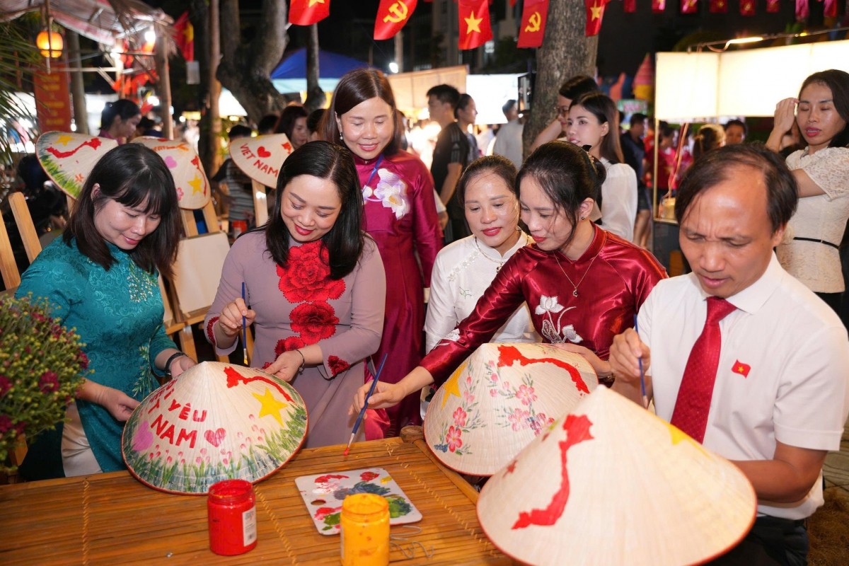 Vân Đình: Đặt mục tiêu 130 triệu đồng thu nhập/người, nâng tầm các sản phẩm OCOP Vân Đình: Đặt mục tiêu thu nhập 130 triệu đồng/người/năm, nâng tầm các sản phẩm OCOP