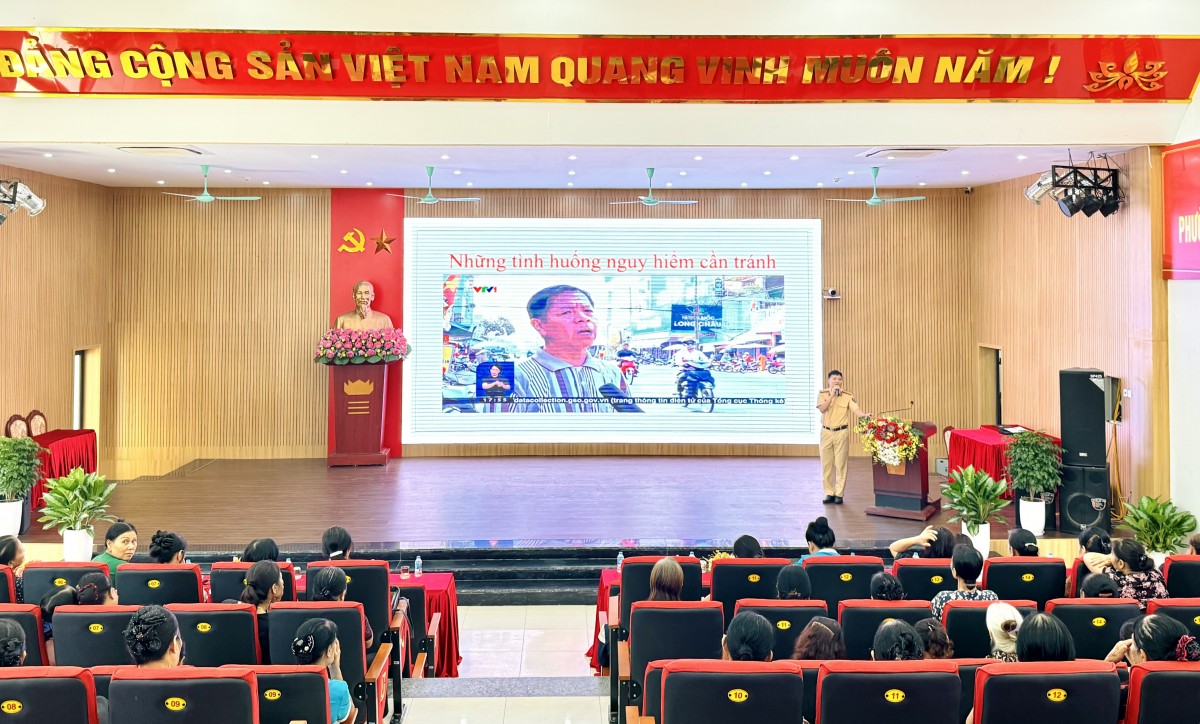 Phường Thượng Cát: Nâng cao ý thức giao thông qua công tác tuyên truyền pháp luật