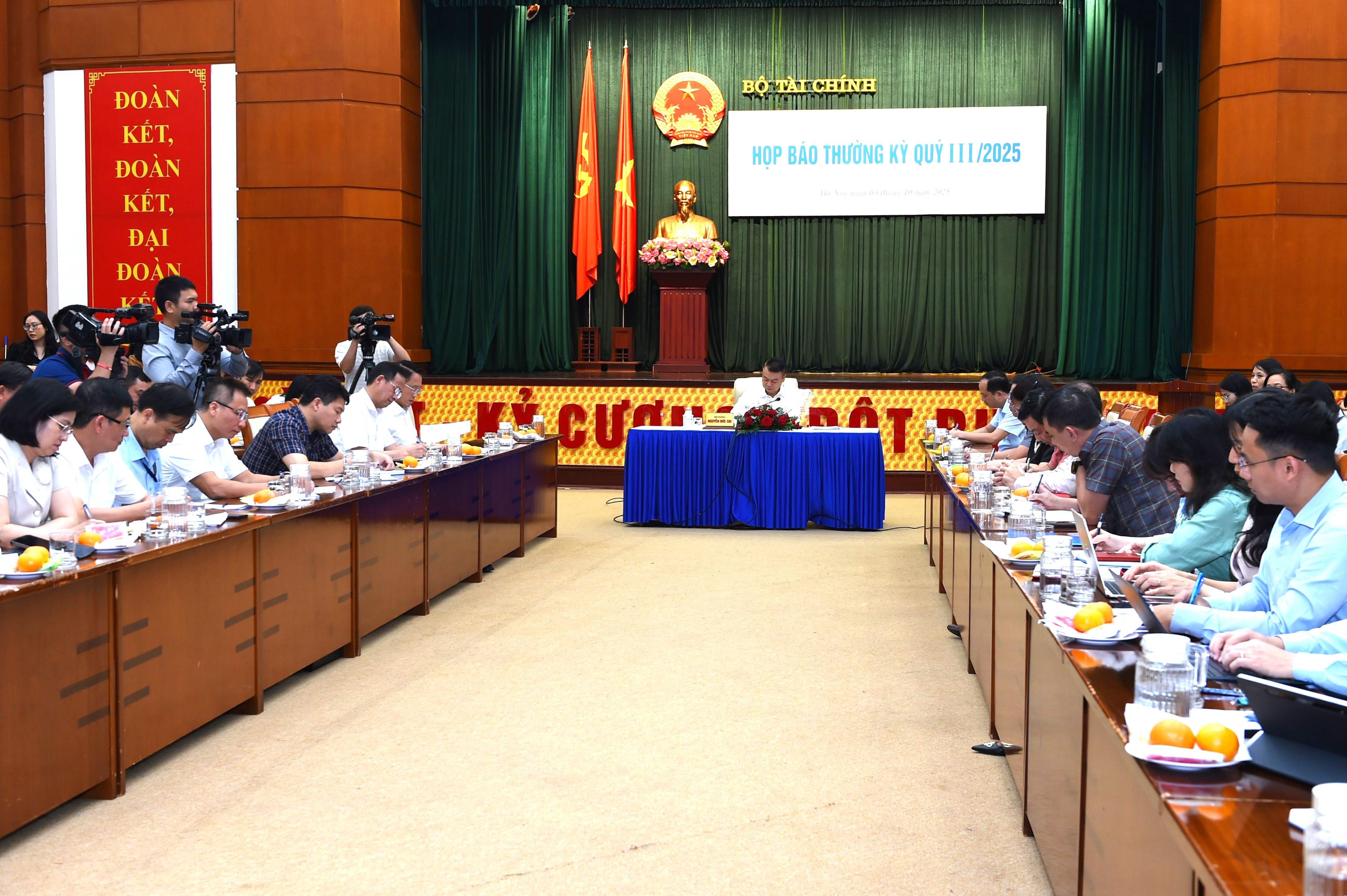 Bộ Tài chính: Tiếp tục giải quyết các điểm nghẽn về cơ chế