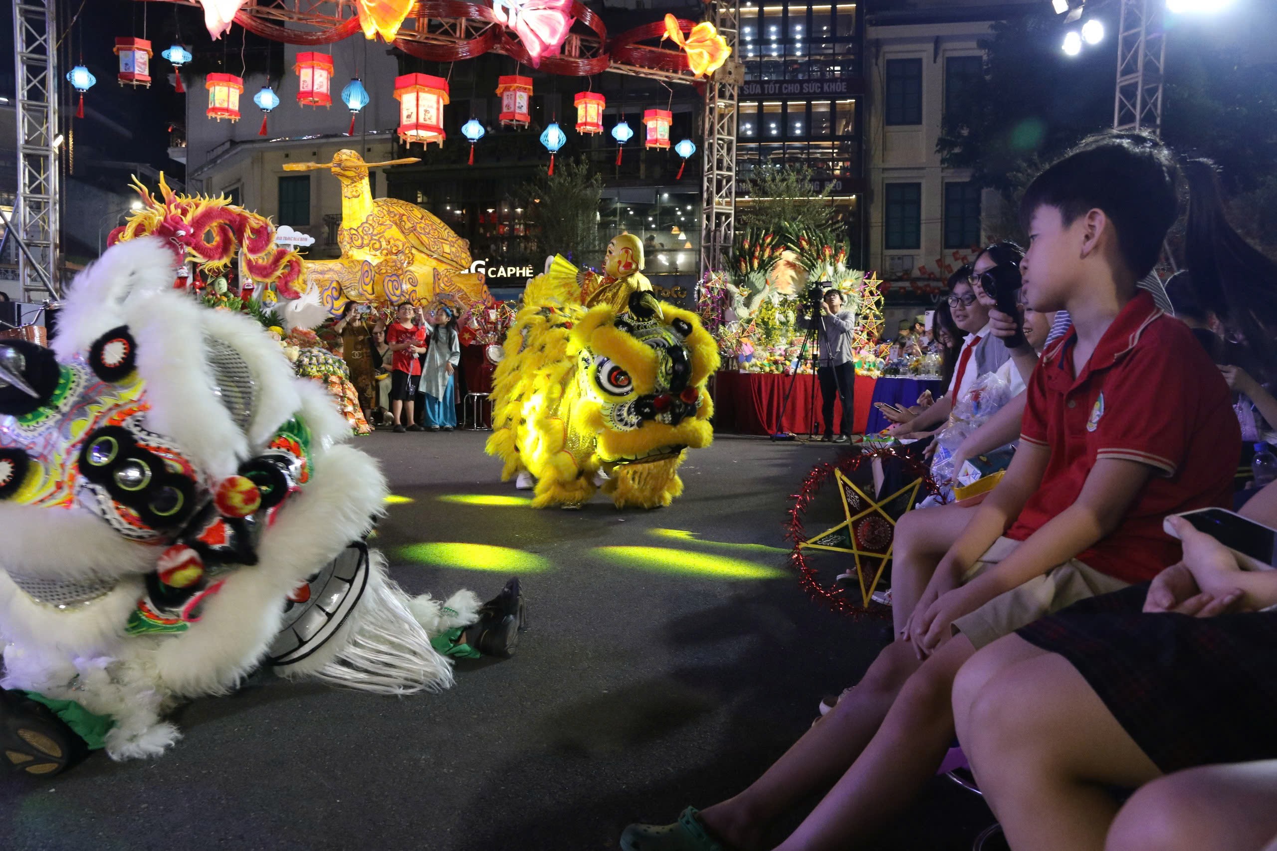 Hơn 2.000 người tham gia Lễ hội Trăng rằm năm 2025 tại phố cổ Hà Nội