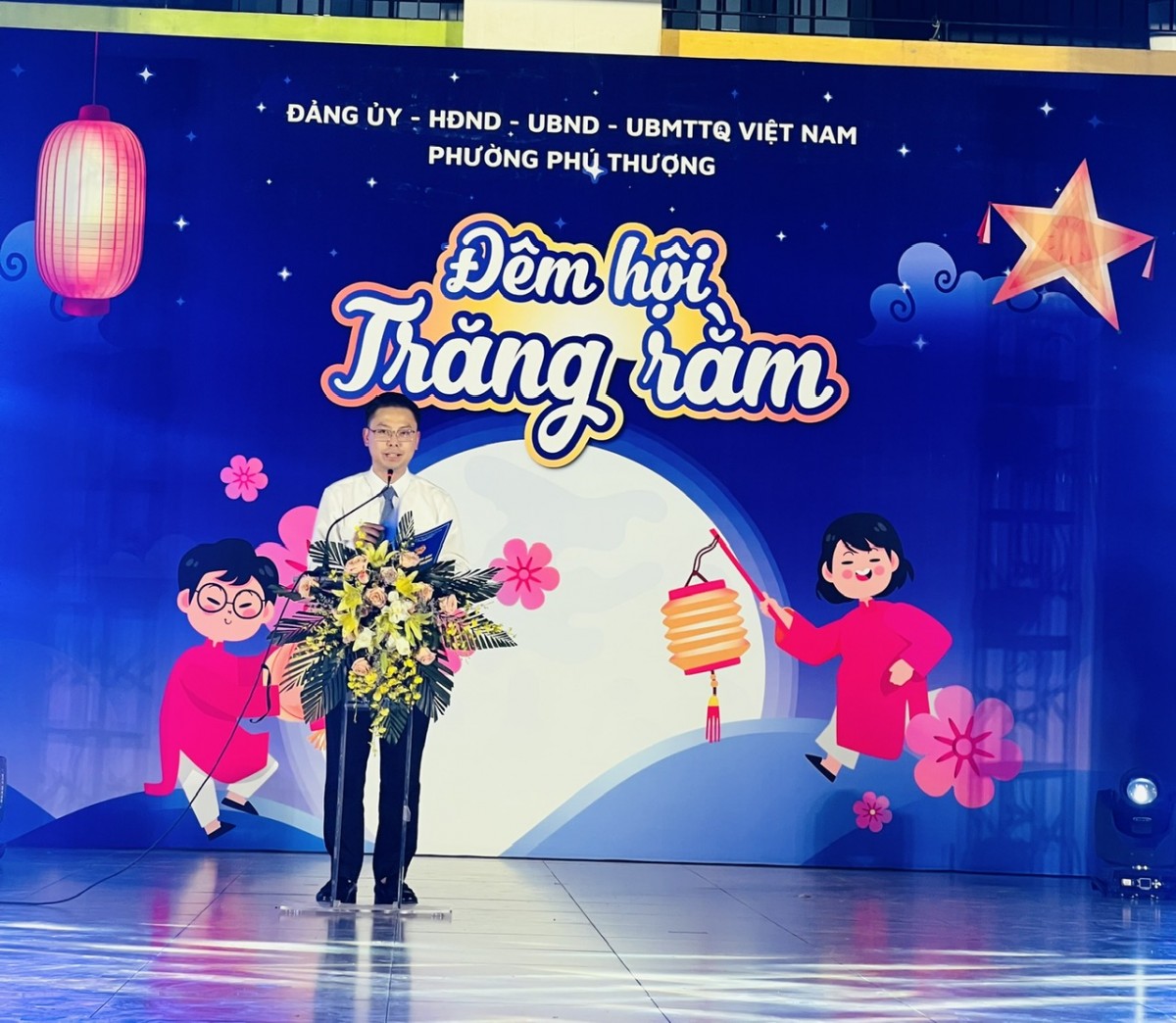 Hơn 800 em thiếu nhi phường Phú Thượng rộn ràng trong “Đêm hội Trăng rằm 2025”