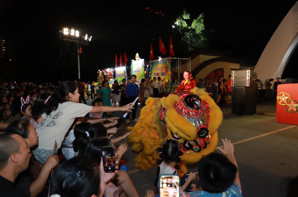 Tưng bừng “Đêm hội Trăng rằm” phường Cầu Giấy