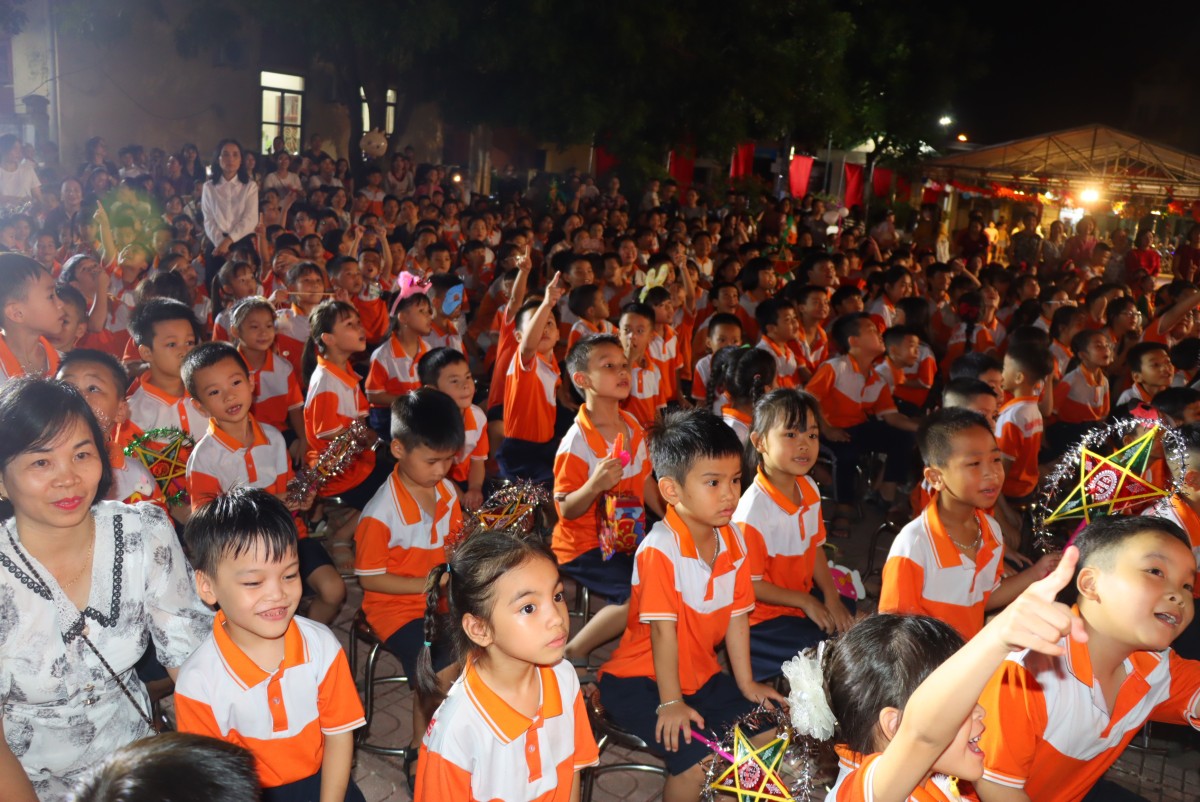 Trăng vàng thắp sáng ước mơ thiếu nhi Phú Xuyên