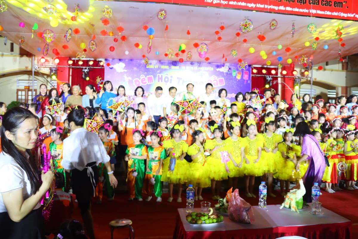 Trăng vàng thắp sáng ước mơ thiếu nhi Phú Xuyên