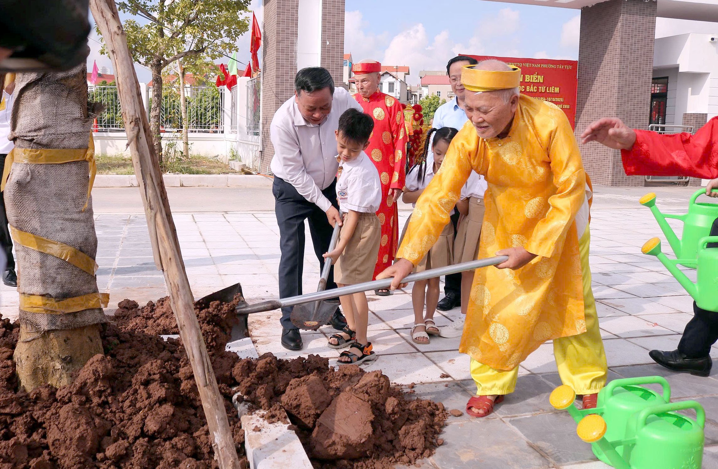 Phường Tây Tựu khởi công, gắn biển công trình chào mừng Giải phóng Thủ đô và Đại hội Đảng bộ Thành phố Phường Tây Tựu khởi công, gắn biển công trình chào mừng Giải phóng Thủ đô và Đại hội Đảng bộ Thành phố