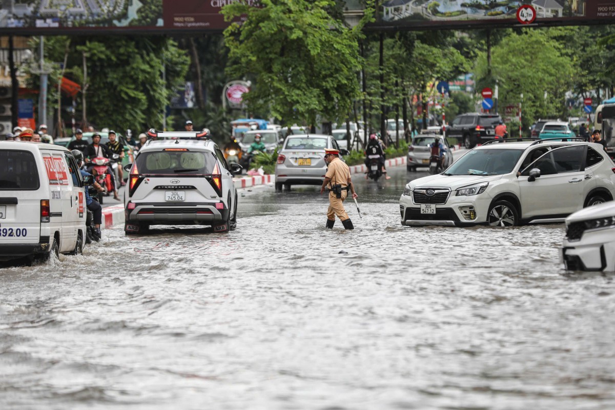 Hà Nội khuyến khích các cơ quan, người lao động làm việc trực tuyến tránh bão số 11