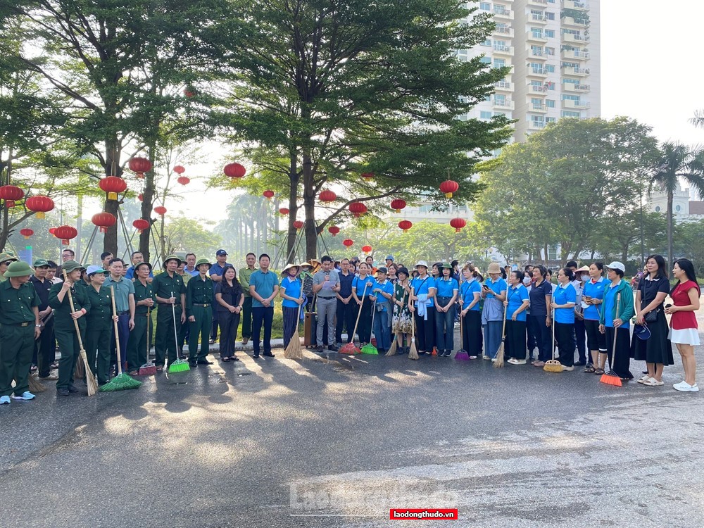 Hà Nội: Ra quân vệ sinh môi trường, chủ động ứng phó bão số 11 Hà Nội: Ra quân vệ sinh môi trường, chủ động ứng phó bão số 11