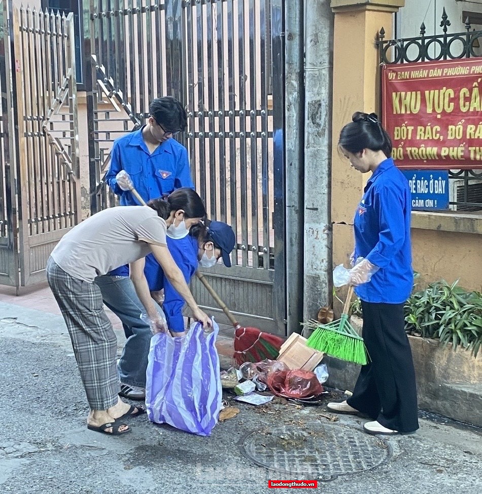 Hà Nội: Ra quân vệ sinh môi trường, chủ động ứng phó bão số 11 Hà Nội: Ra quân vệ sinh môi trường, chủ động ứng phó bão số 11