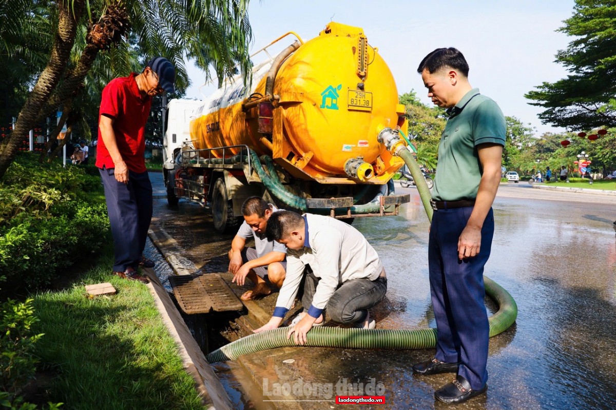 Hà Nội: Ra quân vệ sinh môi trường, chủ động ứng phó bão số 11 Hà Nội: Ra quân vệ sinh môi trường, chủ động ứng phó bão số 11