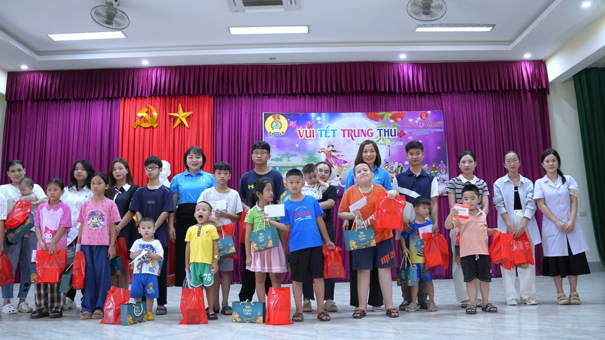Công đoàn phường Vinh Phú tổ chức Tết Trung thu cho con người lao động Công đoàn phường Vinh Phú tổ chức Tết Trung thu cho con người lao động
