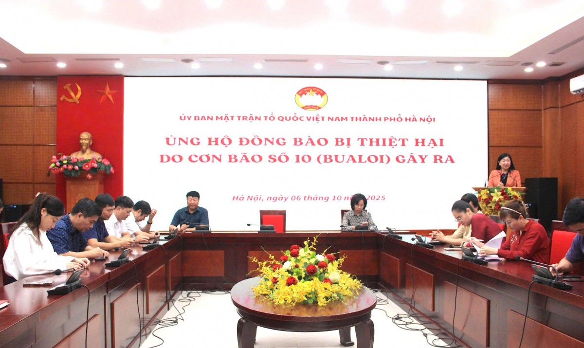 Cơ quan Ủy ban MTTQ Việt Nam thành phố Hà Nội ủng hộ đồng bào bị thiệt hại do cơn bão số 10
