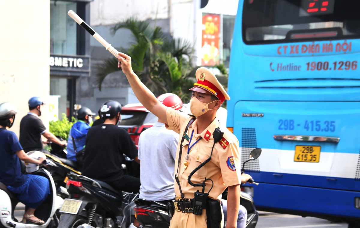 Kỳ 2: Khi ý thức tham gia giao thông trở thành “điểm nghẽn” Kỳ 2: Khi ý thức tham gia giao thông trở thành “điểm nghẽn”