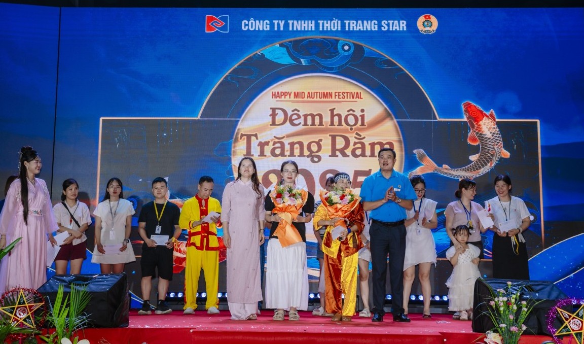 500 phần quà Trung thu được trao cho con đoàn viên, người lao động Công ty TNHH Thời trang Star