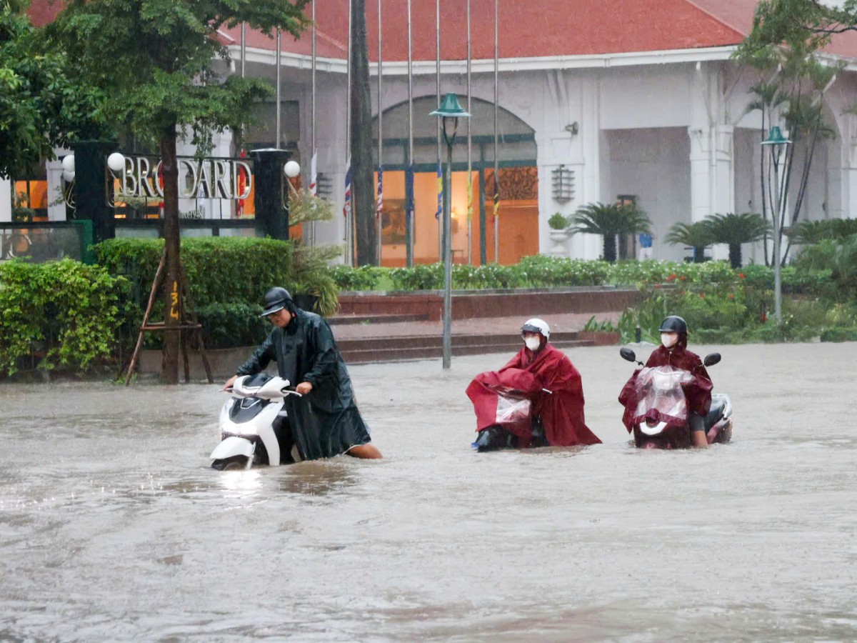 mưa, ngập, bão số 11 Cảnh báo dông, lốc, sét, mưa đá và mưa lớn cục bộ tại Hà Nội