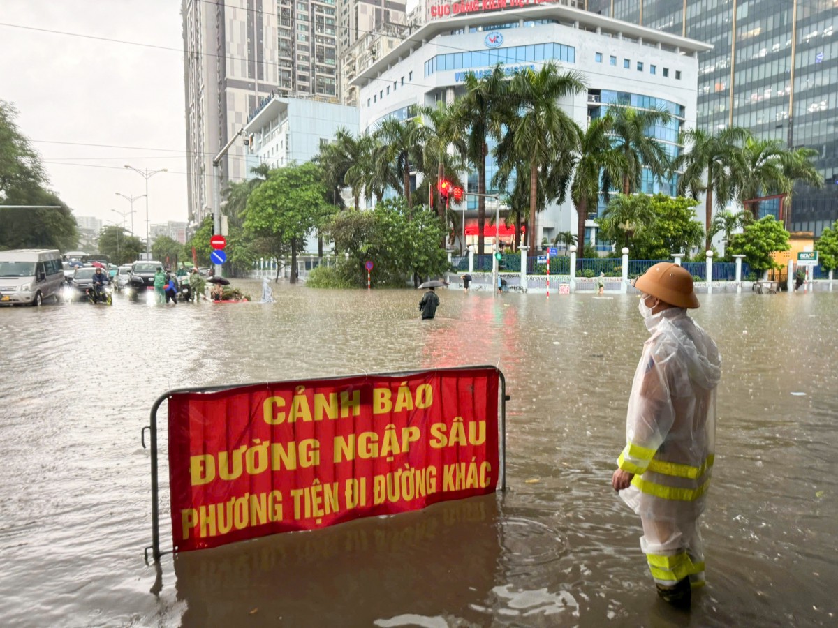 mưa, ngập, bão số 11 Hà Nội: Đợt mưa lớn vừa qua có cường suất cao nhưng ít ngập hơn đợt mưa cuối tháng 9