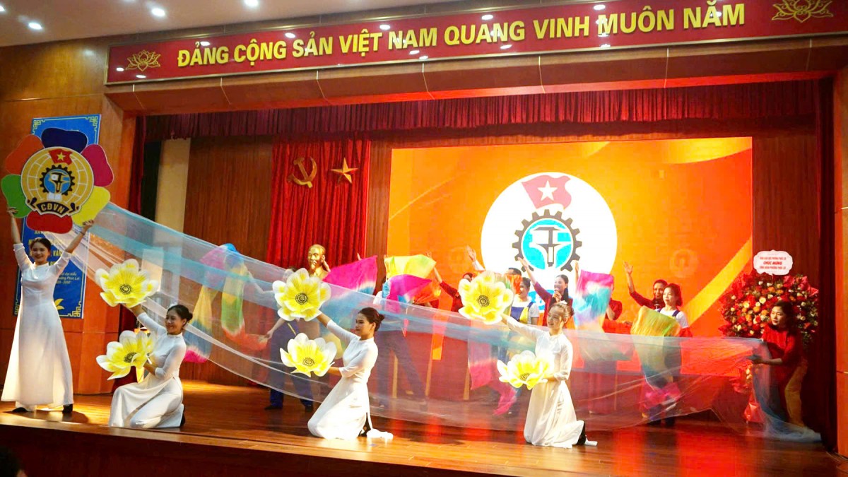 Công đoàn phường Phúc Lợi chính thức ra mắt, quản lý trực tiếp 85 Công đoàn cơ sở