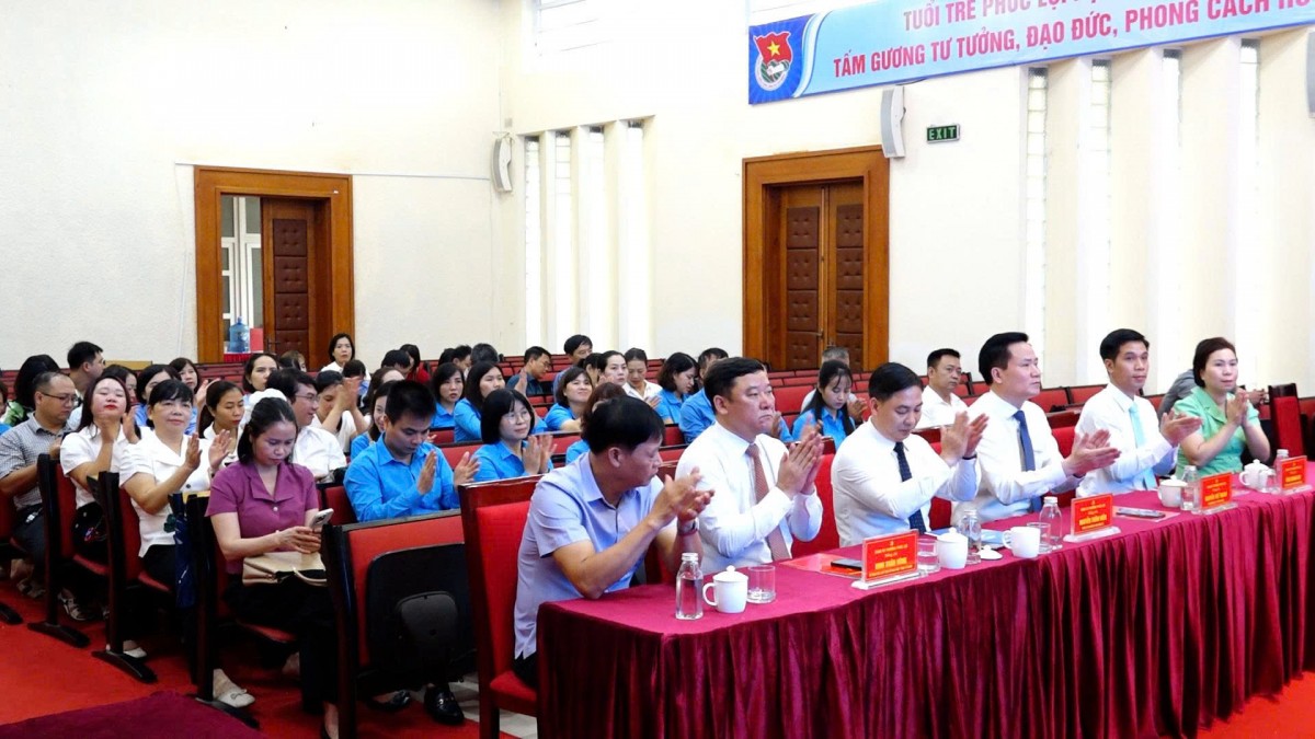 Công đoàn phường Phúc Lợi chính thức ra mắt, quản lý trực tiếp 85 Công đoàn cơ sở