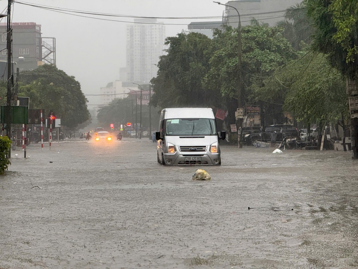 Hà Nội nâng mức báo động lũ lên cấp II tại nhiều xã