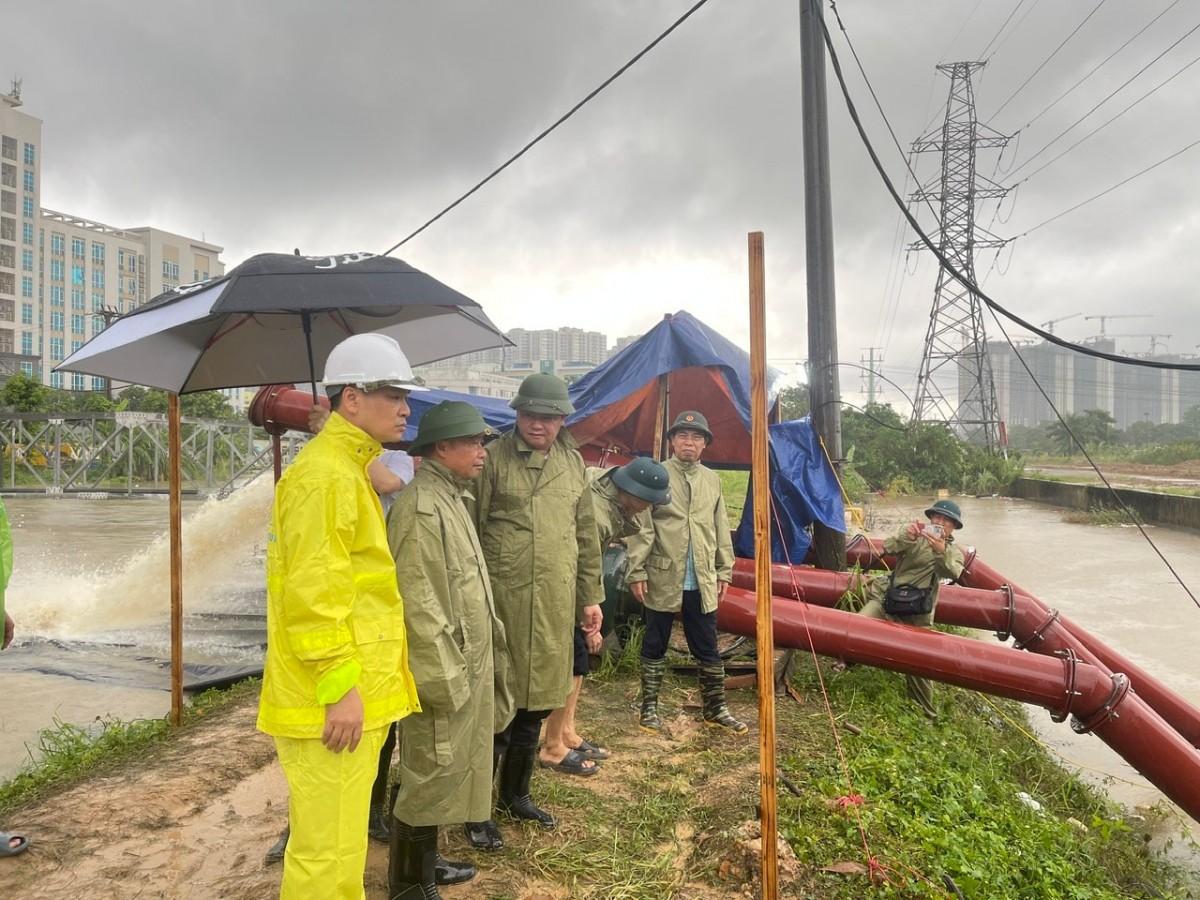 Tập trung cao độ ứng phó mưa, lũ, bảo đảm an toàn cho Nhân dân Thủ đô Tập trung cao độ ứng phó mưa, lũ, bảo đảm an toàn cho Nhân dân Thủ đô