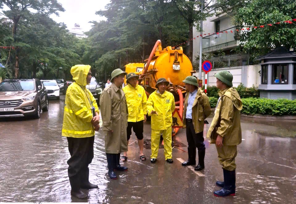 Hà Nội: Chủ động ứng phó, khẩn trương khắc phục sự cố do hoàn lưu bão số 11