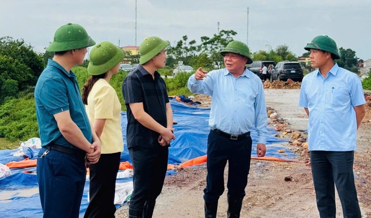 Lãnh đạo Thành ủy Hà Nội kiểm tra tình hình úng ngập và công tác ứng phó mưa lớn do ảnh hưởng của bão số 11
