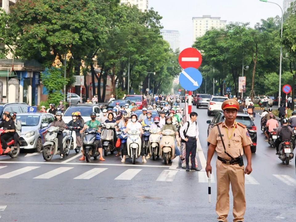 Giao thông Hà Nội cơ bản ổn định sau mưa lớn