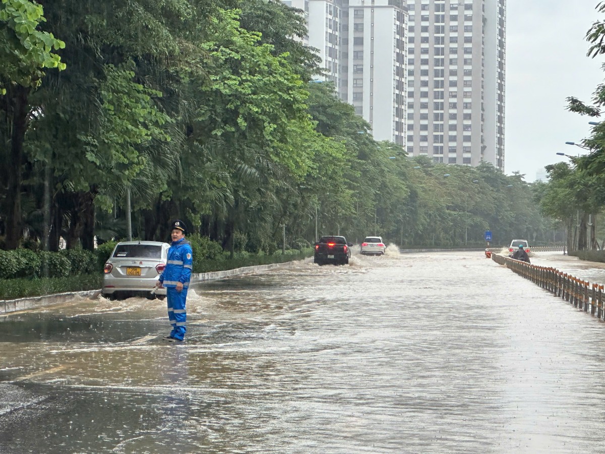 Hà Nội: Đảm bảo lưu thông an toàn sau hoàn lưu bão