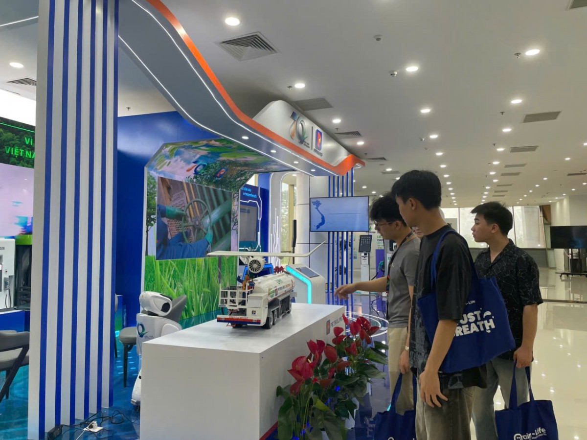 Người nông dân đưa máy nông nghiệp Việt ra thế giới