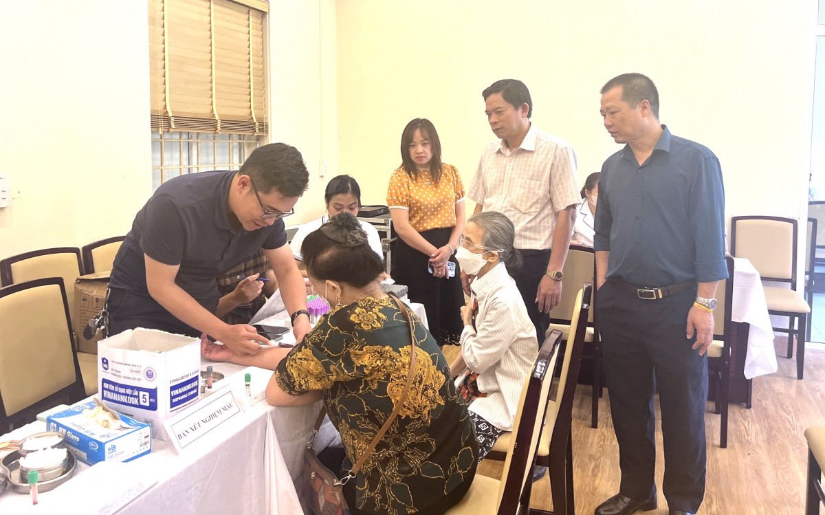 Phường Văn Miếu - Quốc Tử Giám chăm lo sức khỏe người cao tuổi Phường Văn Miếu - Quốc Tử Giám chăm lo sức khỏe người cao tuổi