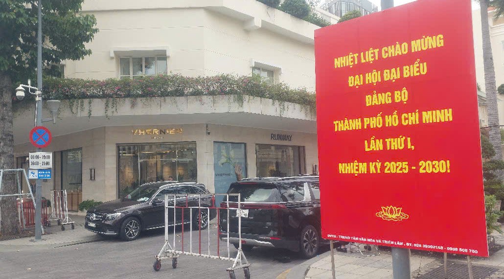 Rực rỡ cờ hoa chào mừng Đại hội Đảng bộ TP.HCM nhiệm kỳ 2025 - 2030