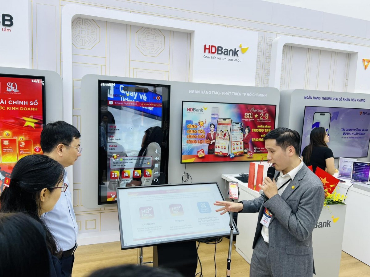 HDBank tiên phong với bộ ba nền tảng ngân hàng số thế hệ mới tại Triển lãm 80 năm thành tựu đất nước
