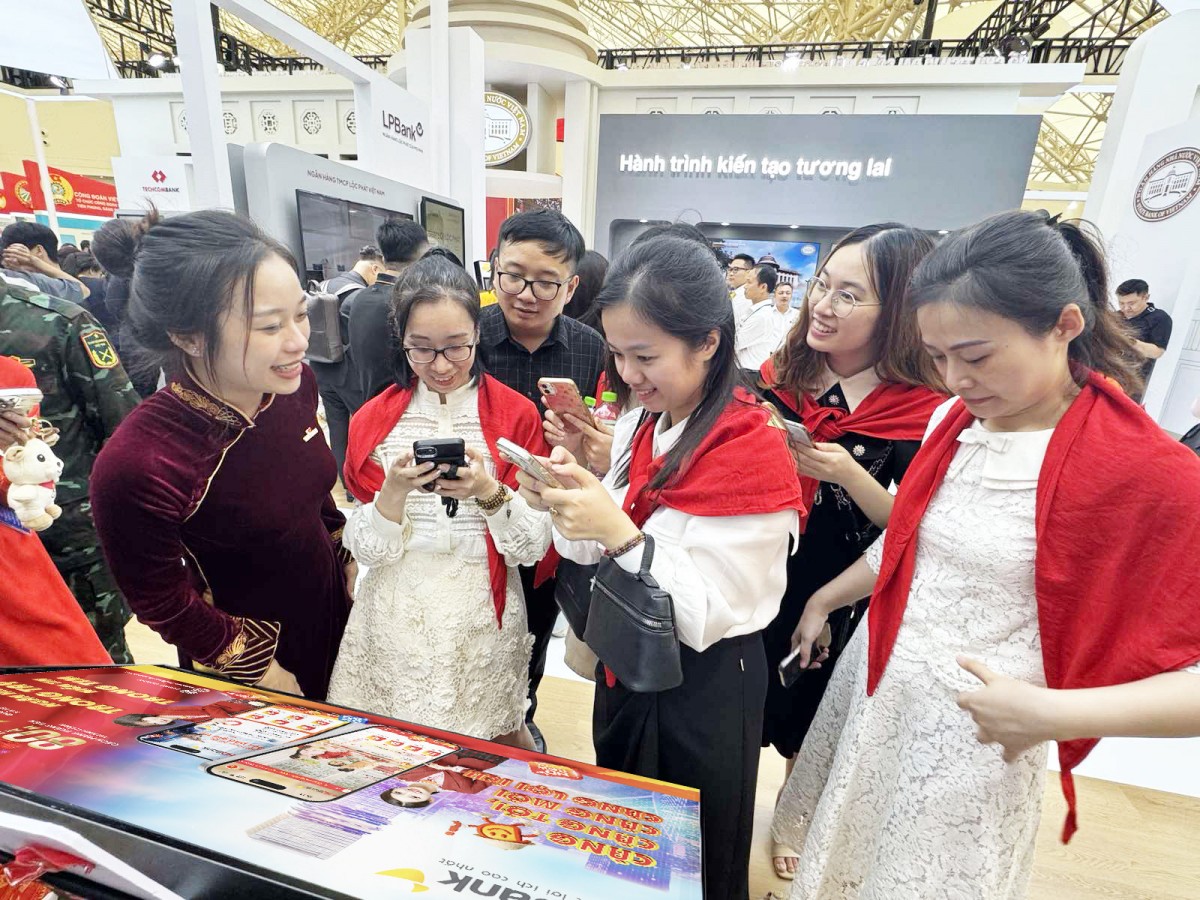 HDBank tiên phong với bộ ba nền tảng ngân hàng số thế hệ mới tại Triển lãm 80 năm thành tựu đất nước