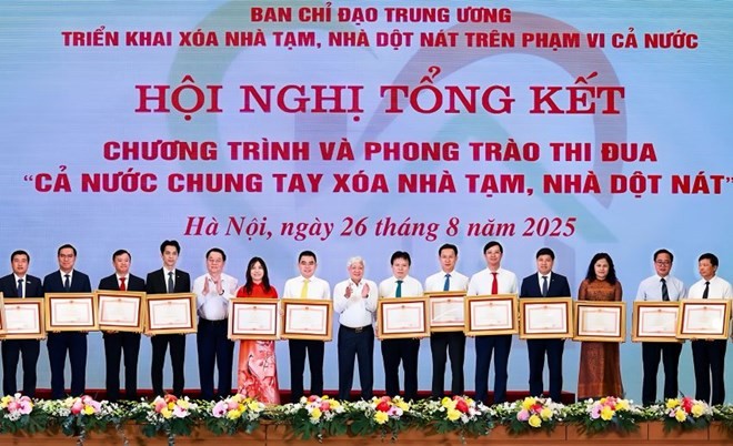 HDBank nhận bằng khen của Thủ tướng vì đóng góp tích cực trong chương trình xóa nhà tạm, dột nát