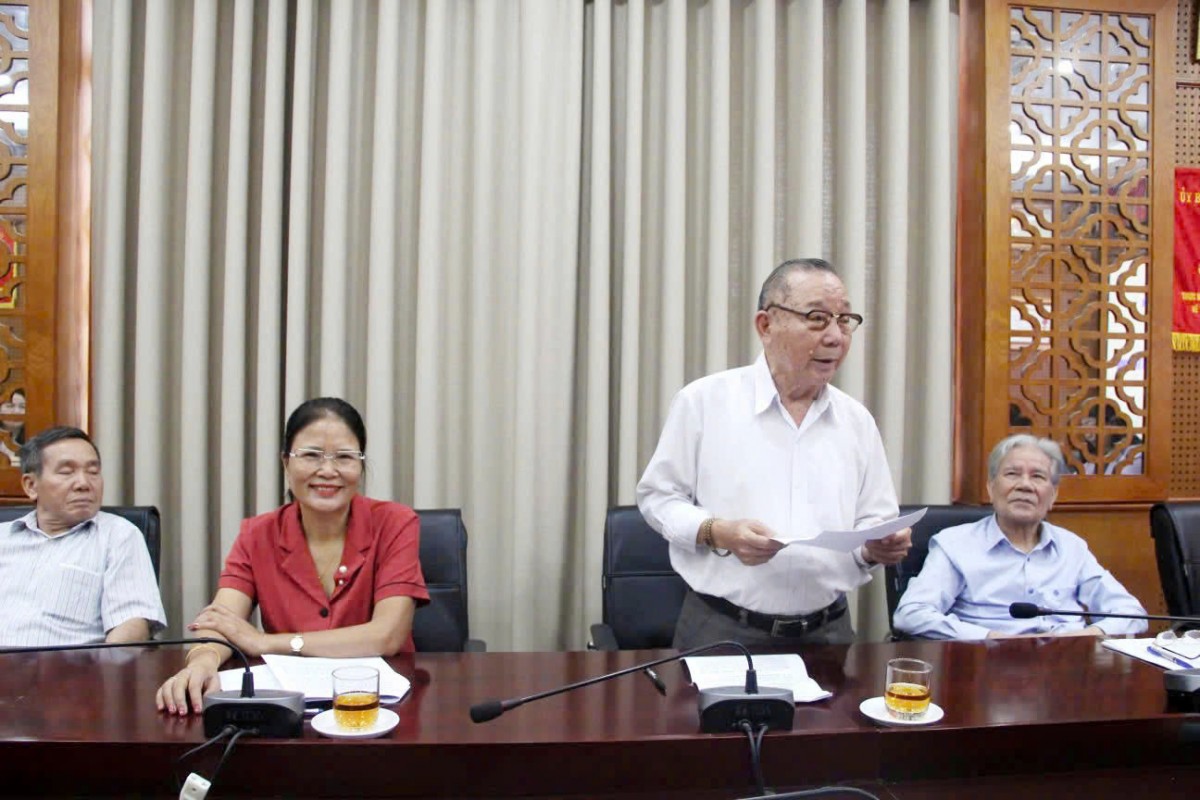Nguyên lãnh đạo Ủy ban MTTQ Việt Nam thành phố Hà Nội đóng góp ý kiến vào Báo cáo chính trị trình Đại hội