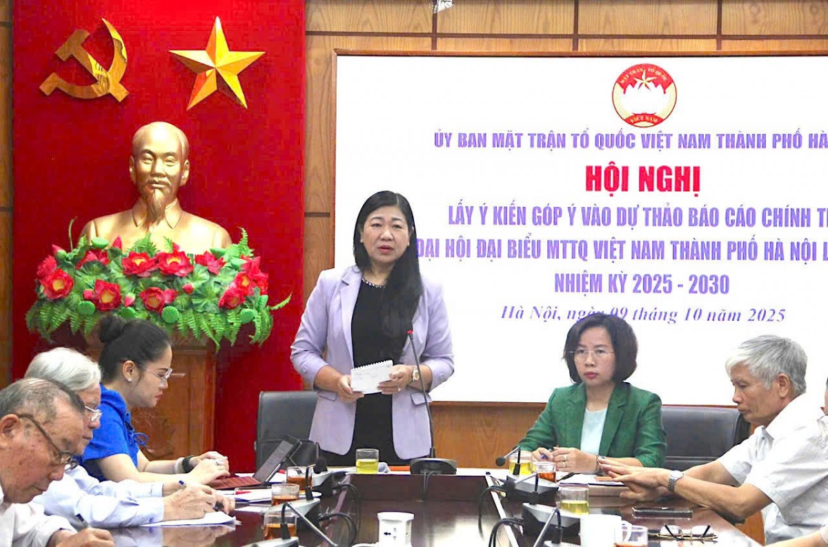 Nguyên lãnh đạo Ủy ban MTTQ Việt Nam thành phố Hà Nội đóng góp ý kiến vào Báo cáo chính trị trình Đại hội
