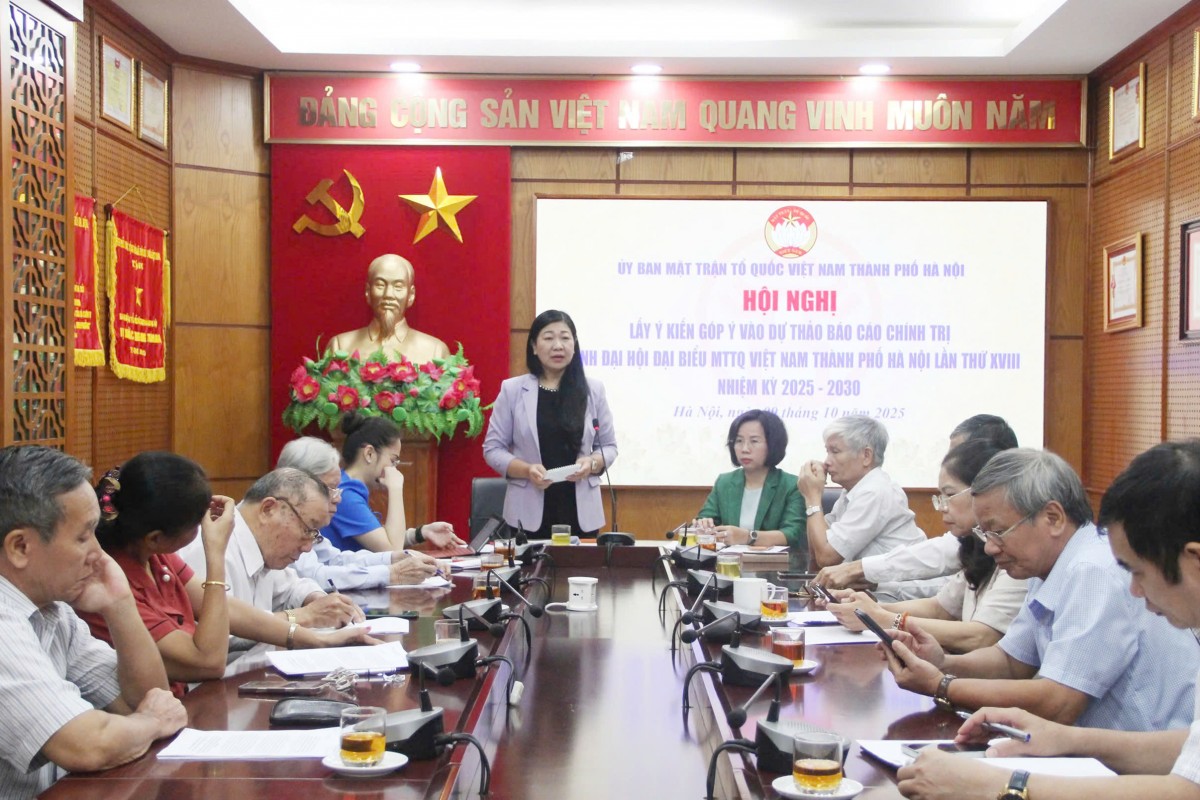 Nguyên lãnh đạo Ủy ban MTTQ Việt Nam thành phố Hà Nội đóng góp ý kiến vào Báo cáo chính trị trình Đại hội
