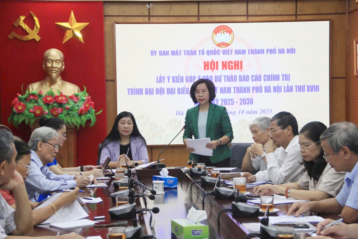 Nguyên lãnh đạo Ủy ban MTTQ Việt Nam thành phố Hà Nội đóng góp ý kiến vào Báo cáo chính trị trình Đại hội