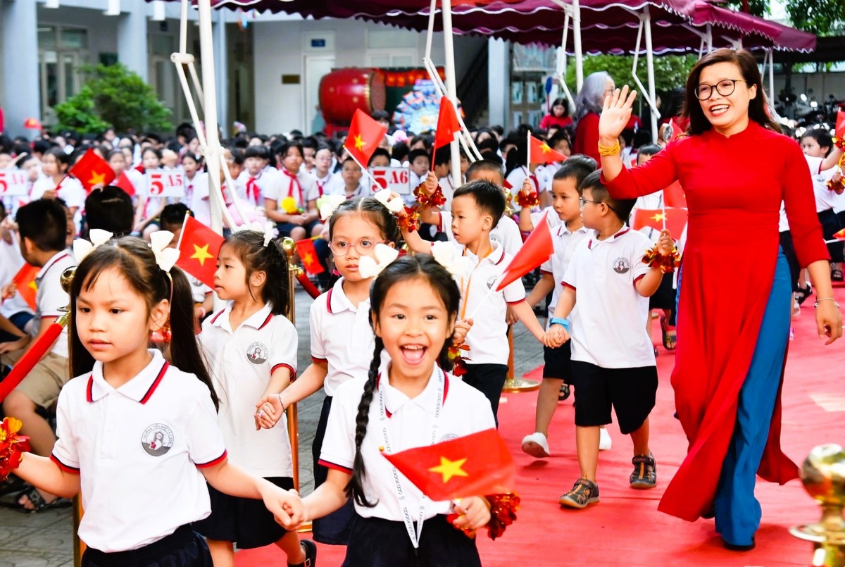 Tất cả vì hạnh phúc của Nhân dân Tất cả vì hạnh phúc của Nhân dân