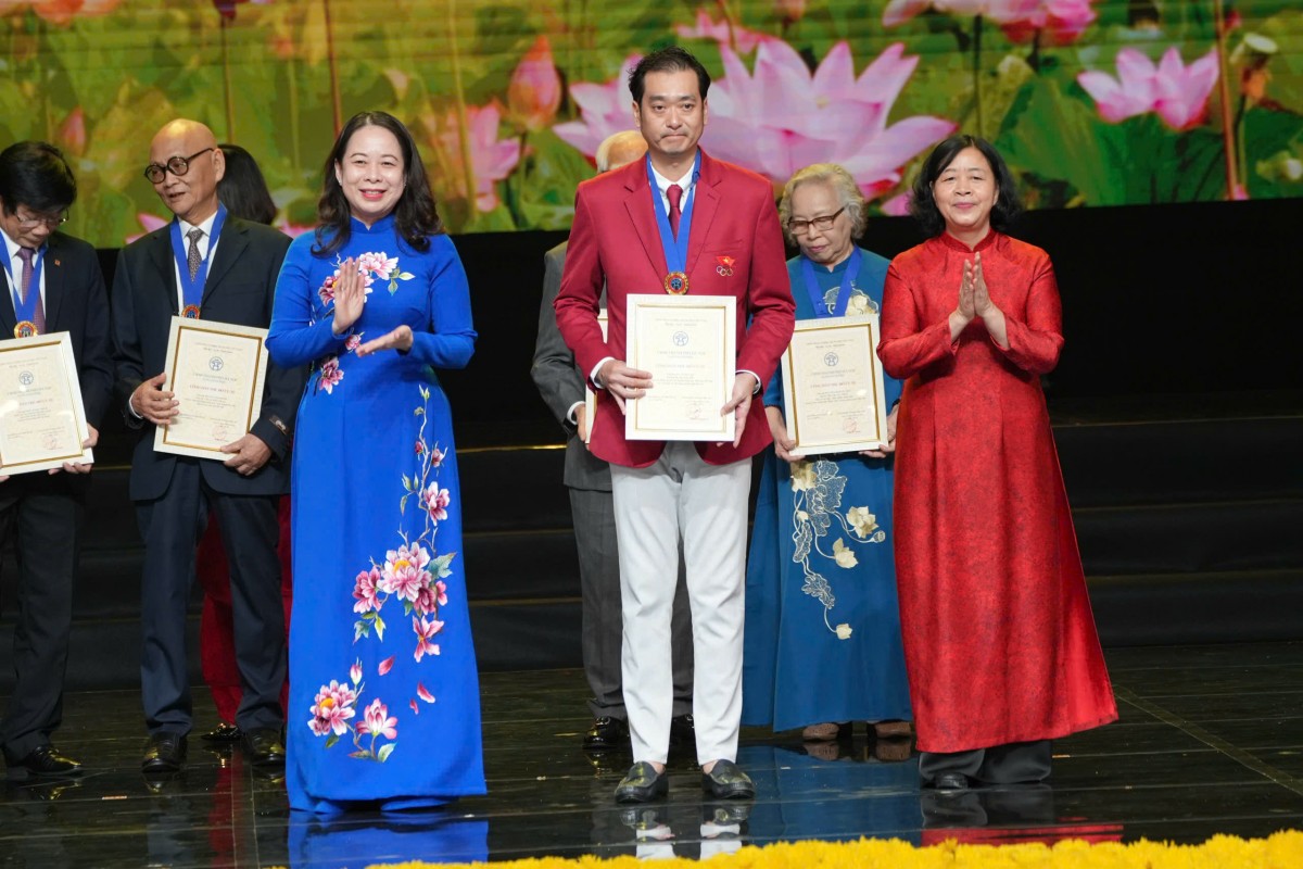 10 “Công dân Thủ đô ưu tú” được vinh danh