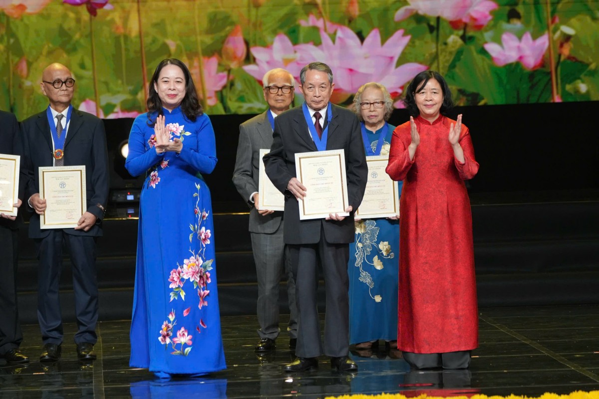 10 “Công dân Thủ đô ưu tú” được vinh danh