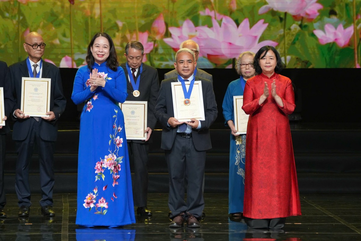 10 “Công dân Thủ đô ưu tú” được vinh danh