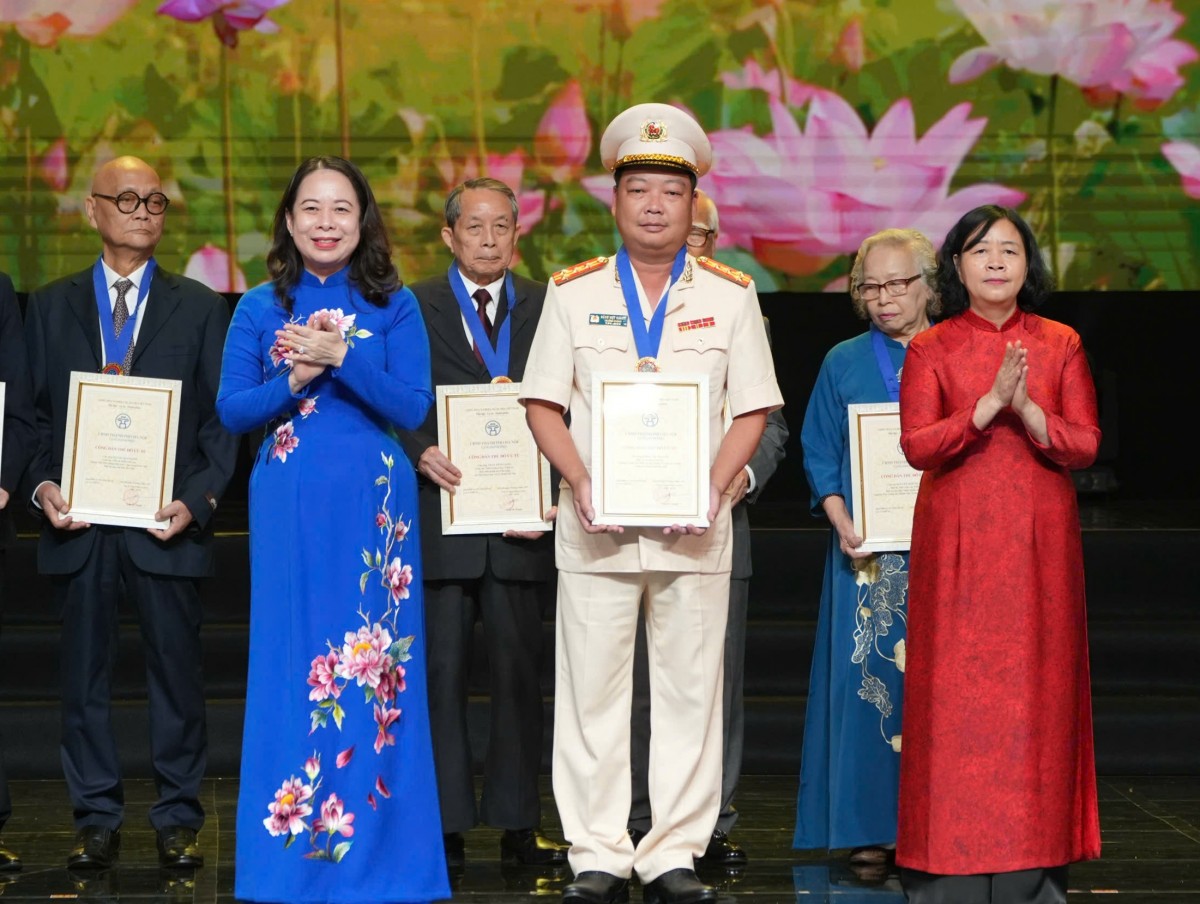 10 “Công dân Thủ đô ưu tú” được vinh danh