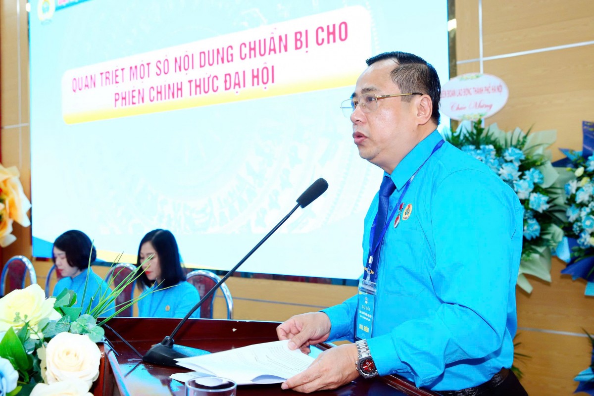 Đồng chí Nguyễn Văn Quang giữ chức Chủ tịch Công đoàn phường Kim Liên khóa 1. Đồng chí Nguyễn Văn Quang giữ chức Chủ tịch Công đoàn phường Kim Liên khóa 1.