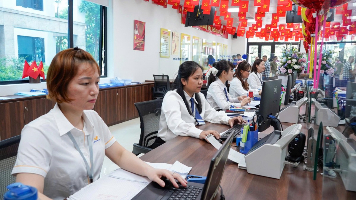 Bứt phá từ vị trí 119 lên top 3: Phường Đống Đa làm chủ công nghệ, gần 80% hồ sơ hành chính giải quyết trực tuyến Bí thư phường Đống Đa: Lấy chuyển đổi số làm chìa khóa thực hiện Nghị quyết 57-NQ/TW