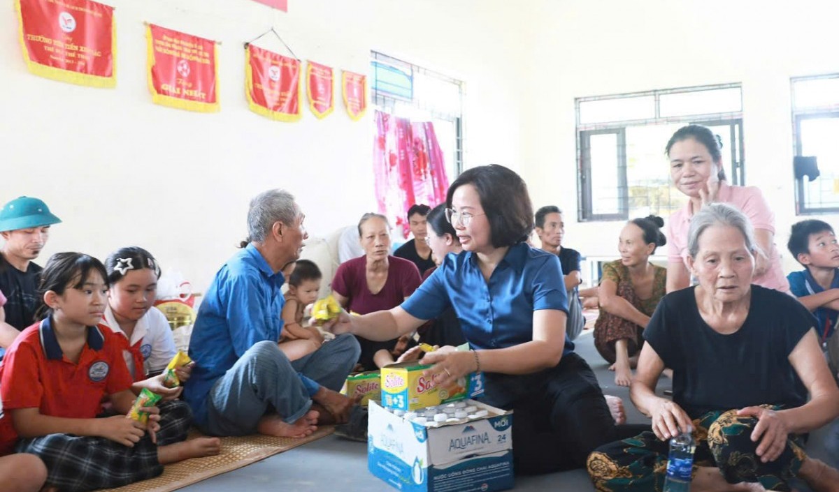 Người dân Trung Giã, Đa Phúc xúc động trước sự quan tâm của lãnh đạo Ủy ban MTTQ Việt Nam thành phố Hà Nội