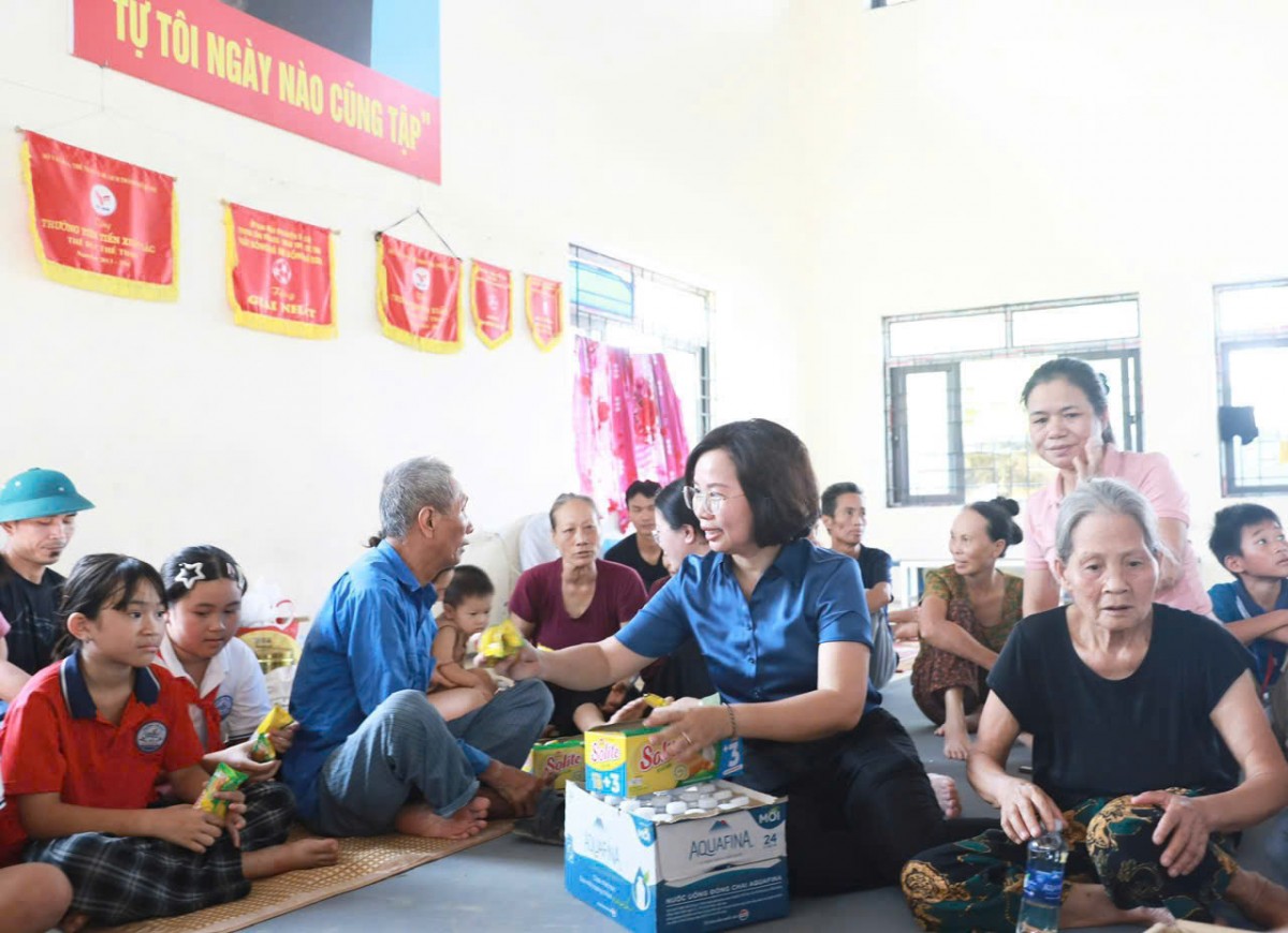 Người dân Trung Giã, Đa Phúc xúc động trước sự quan tâm kịp thời của MTTQ thành phố Hà Nội