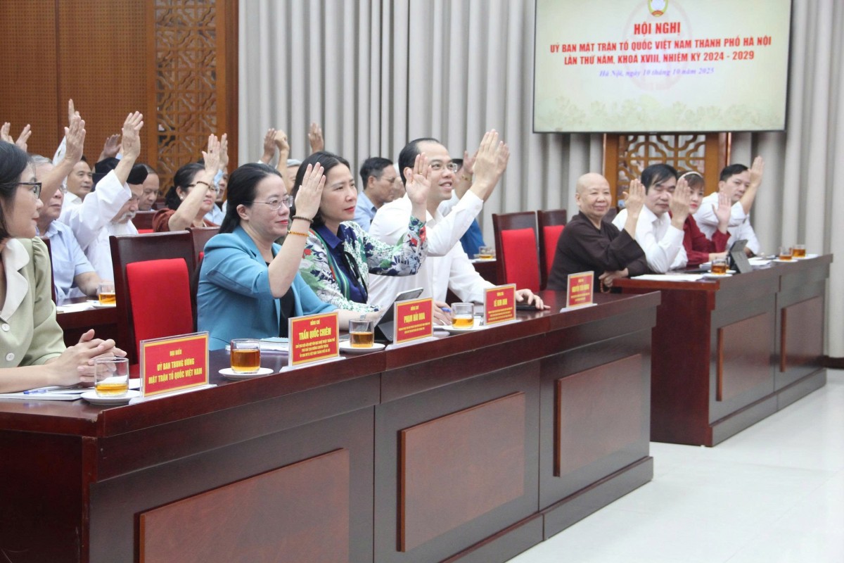 Ủy viên Ủy ban MTTQ Việt Nam thành phố Hà Nội thông  qua Đề án nhân sự trình Đại hội