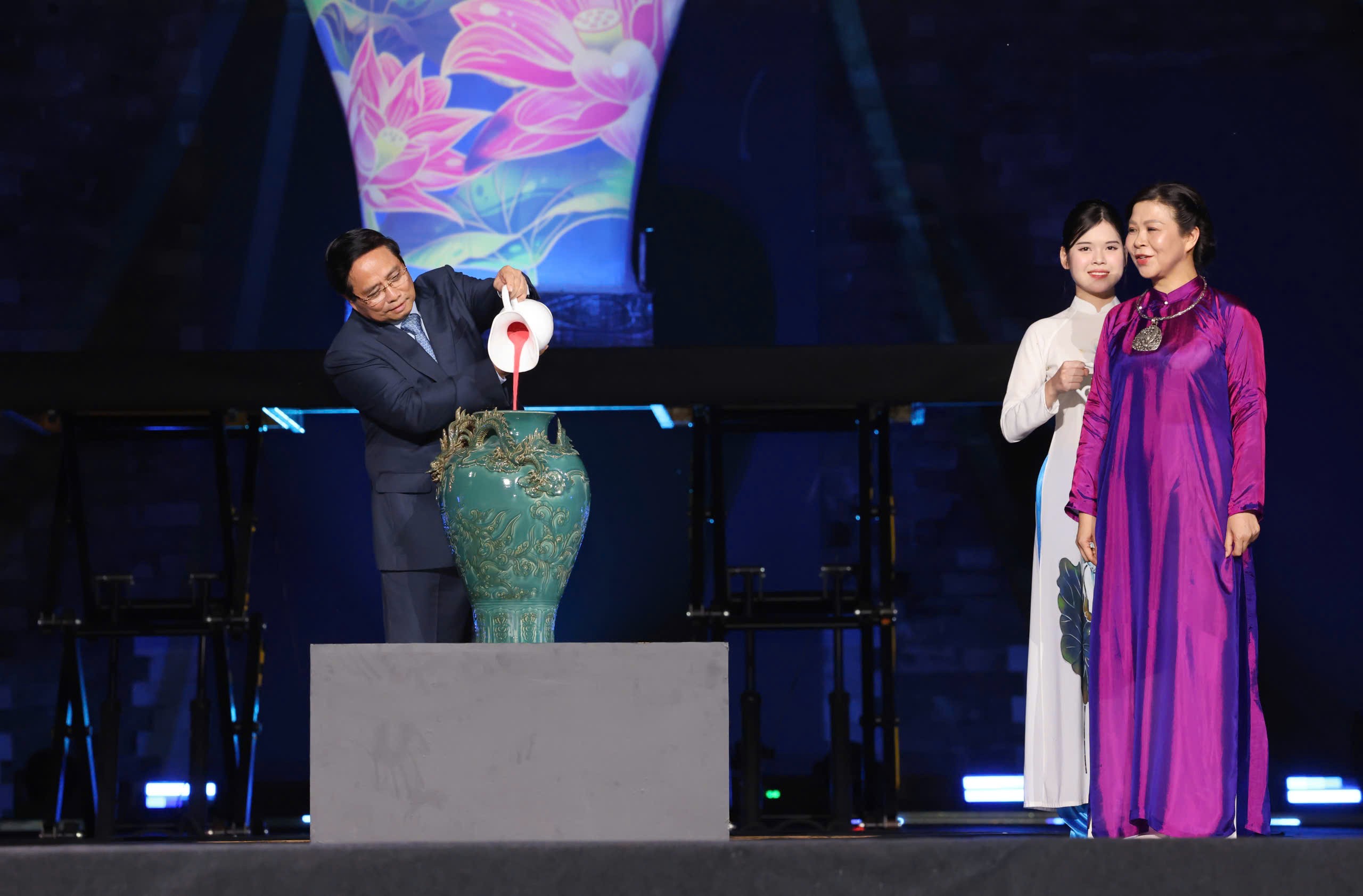 Thủ tướng Chính phủ Phạm Minh Chính dự khai mạc Lễ hội Văn hóa Thế giới tại Hà Nội